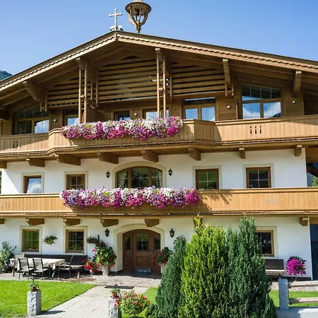 Beim Rohrer Kirchberg in Tirol